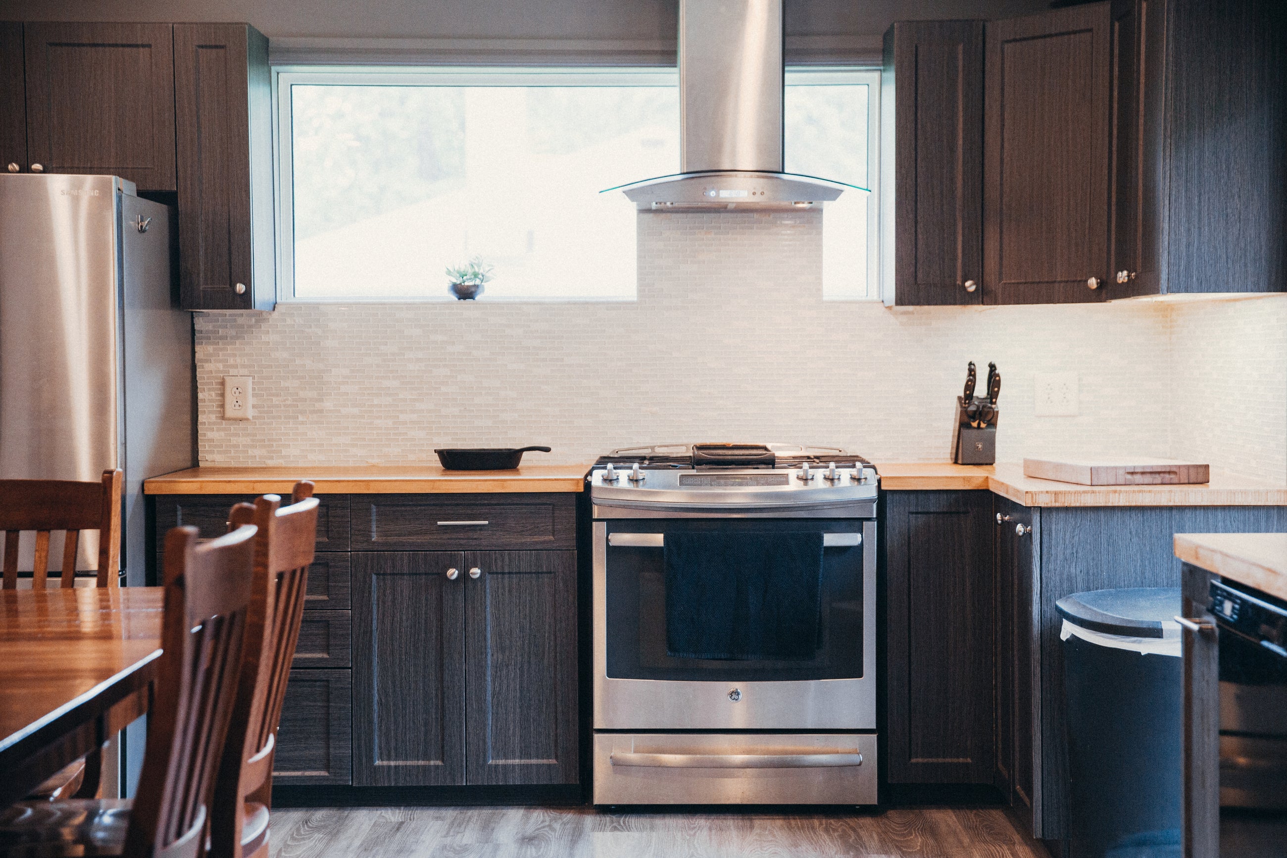 Modern Updated Kitchen Interior Home 2600x ?v=1637391895